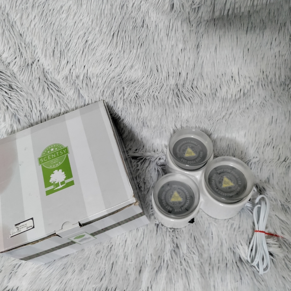 Scentsy Accord Triple Wax Warmer in White  4″ Tall Element RETIRED
